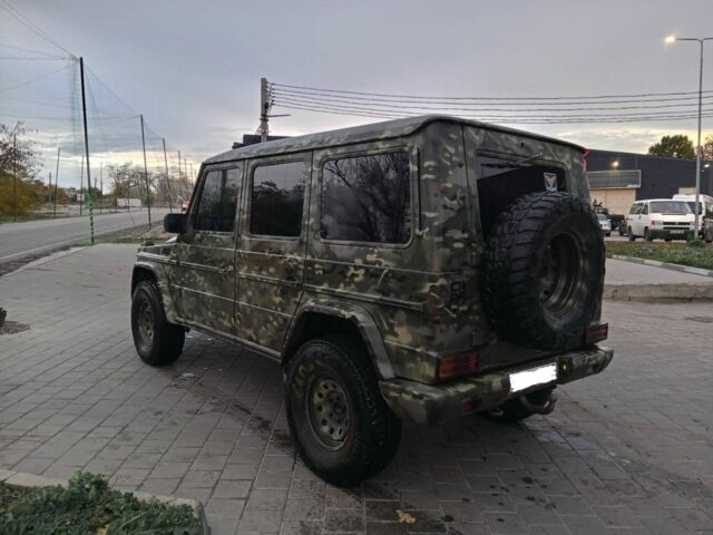 Зелений Мерседес Г-Клас, об'ємом двигуна 3.2 л та пробігом 355 тис. км за 10000 $, фото 3 на Automoto.ua