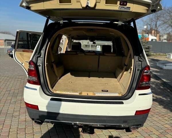 Белый Мерседес ГЛ-класс, объемом двигателя 4.66 л и пробегом 350 тыс. км за 7600 $, фото 16 на Automoto.ua