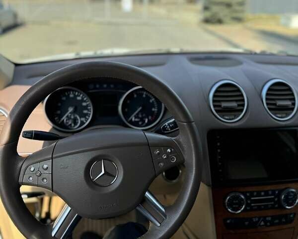 Белый Мерседес ГЛ-класс, объемом двигателя 4.66 л и пробегом 350 тыс. км за 7600 $, фото 20 на Automoto.ua