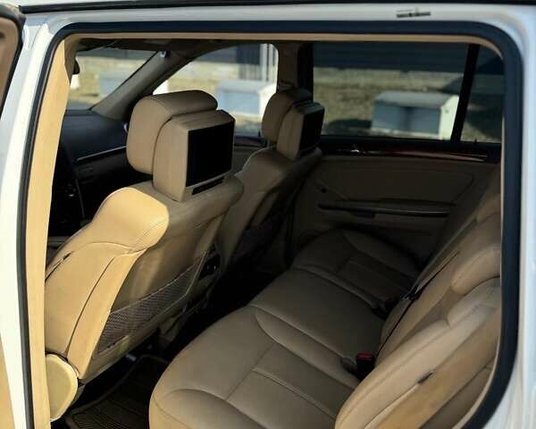 Белый Мерседес ГЛ-класс, объемом двигателя 4.66 л и пробегом 350 тыс. км за 7600 $, фото 10 на Automoto.ua