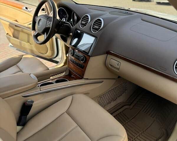 Белый Мерседес ГЛ-класс, объемом двигателя 4.66 л и пробегом 350 тыс. км за 7600 $, фото 8 на Automoto.ua