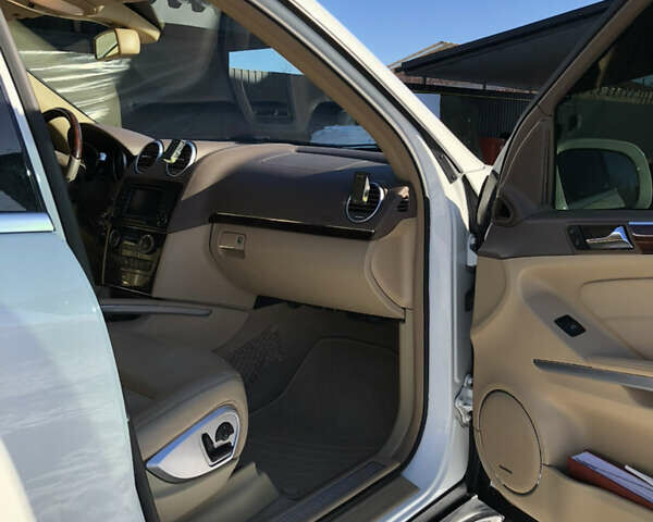 Білий Мерседес ГЛ-Клас, об'ємом двигуна 5.46 л та пробігом 220 тис. км за 15900 $, фото 20 на Automoto.ua