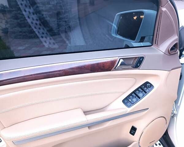 Белый Мерседес ГЛ-класс, объемом двигателя 5.46 л и пробегом 240 тыс. км за 15500 $, фото 18 на Automoto.ua