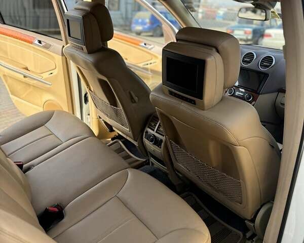 Белый Мерседес ГЛ-класс, объемом двигателя 4.66 л и пробегом 350 тыс. км за 7600 $, фото 9 на Automoto.ua