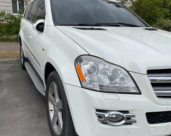 Белый Мерседес ГЛ-класс, объемом двигателя 2.99 л и пробегом 307 тыс. км за 16000 $, фото 2 на Automoto.ua