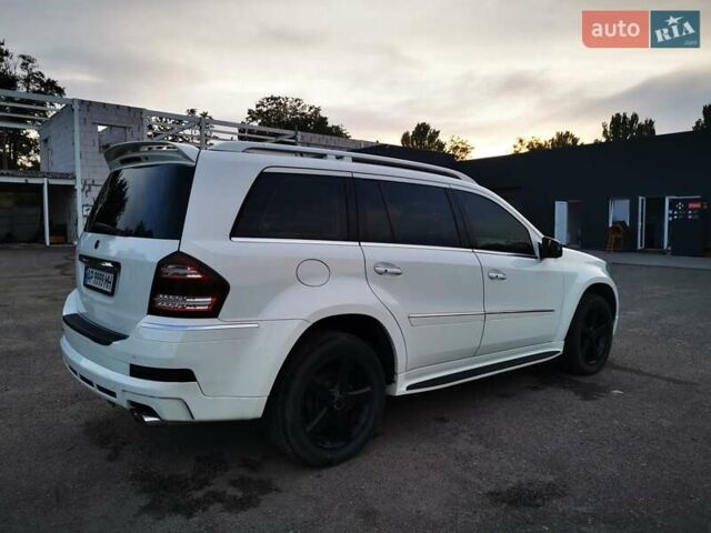 Мерседес ГЛ-класс 2008 в Запорожье на Automoto.ua Белый Мерседес ГЛ-класс, объемом двигателя 5.46 л и пробегом 189 тыс. км за 11500 $, фото 13 на Automoto.ua