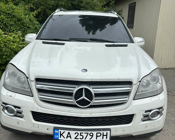 Белый Мерседес ГЛ-класс, объемом двигателя 5.46 л и пробегом 301 тыс. км за 15000 $, фото 1 на Automoto.ua