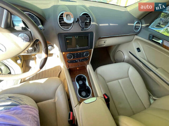 Белый Мерседес ГЛ-класс, объемом двигателя 2.99 л и пробегом 307 тыс. км за 16000 $, фото 19 на Automoto.ua