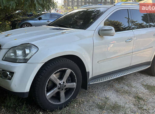 Белый Мерседес ГЛ-класс, объемом двигателя 5.46 л и пробегом 301 тыс. км за 15000 $, фото 5 на Automoto.ua