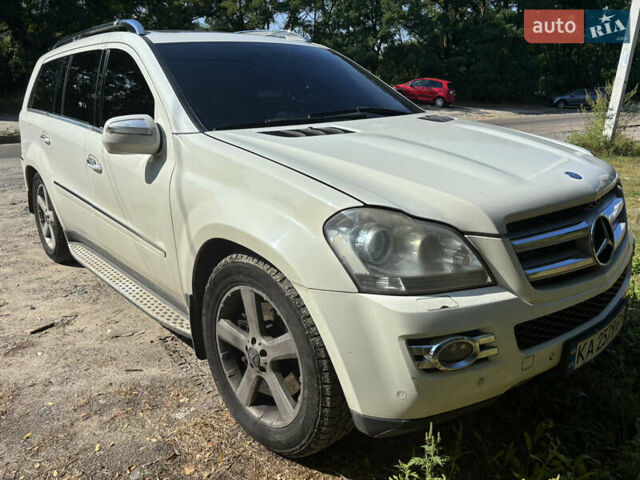 Белый Мерседес ГЛ-класс, объемом двигателя 5.46 л и пробегом 301 тыс. км за 15000 $, фото 8 на Automoto.ua