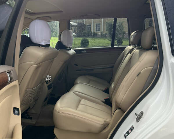 Білий Мерседес ГЛ-Клас, об'ємом двигуна 4.7 л та пробігом 331 тис. км за 11200 $, фото 30 на Automoto.ua