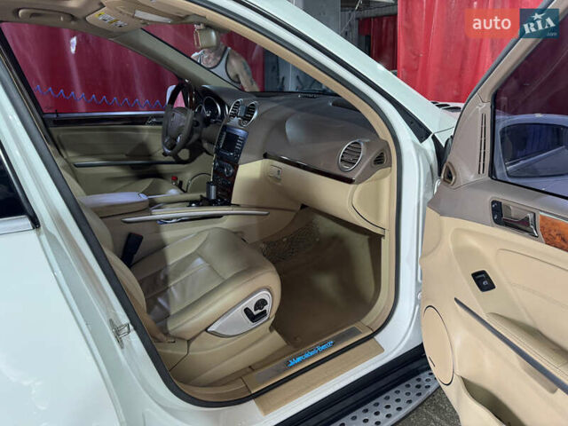 Білий Мерседес ГЛ-Клас, об'ємом двигуна 5.46 л та пробігом 381 тис. км за 13650 $, фото 12 на Automoto.ua