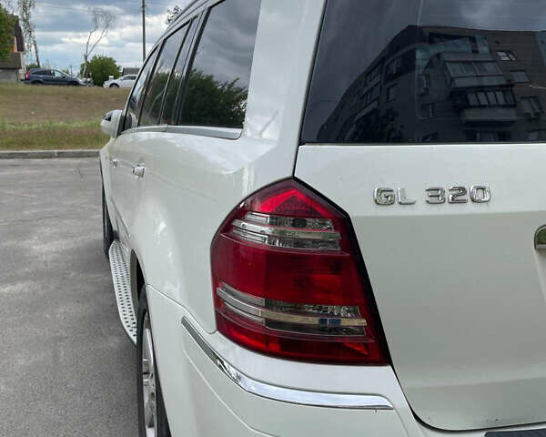 Белый Мерседес ГЛ-класс, объемом двигателя 2.99 л и пробегом 307 тыс. км за 16000 $, фото 6 на Automoto.ua