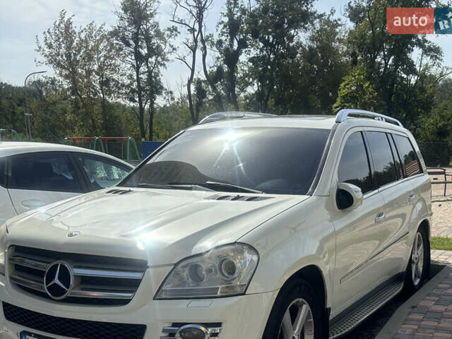 Белый Мерседес ГЛ-класс, объемом двигателя 5.46 л и пробегом 301 тыс. км за 15000 $, фото 3 на Automoto.ua