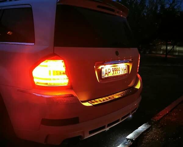 Мерседес ГЛ-класс 2008 в Запорожье на Automoto.ua Белый Мерседес ГЛ-класс, объемом двигателя 5.46 л и пробегом 189 тыс. км за 11500 $, фото 4 на Automoto.ua