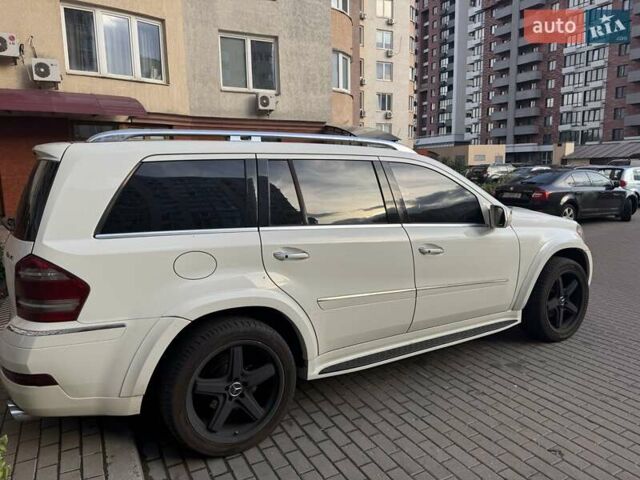Белый Мерседес ГЛ-класс, объемом двигателя 5.46 л и пробегом 219 тыс. км за 19000 $, фото 1 на Automoto.ua