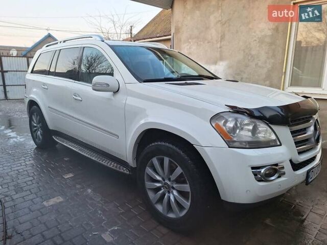 Белый Мерседес ГЛ-класс, объемом двигателя 5.46 л и пробегом 290 тыс. км за 13349 $, фото 2 на Automoto.ua
