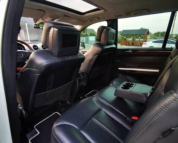 Мерседес ГЛ-класс 2008 в Запорожье на Automoto.ua Белый Мерседес ГЛ-класс, объемом двигателя 5.46 л и пробегом 189 тыс. км за 11500 $, фото 9 на Automoto.ua