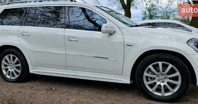 Белый Мерседес ГЛ-класс, объемом двигателя 2.99 л и пробегом 297 тыс. км за 16400 $, фото 3 на Automoto.ua