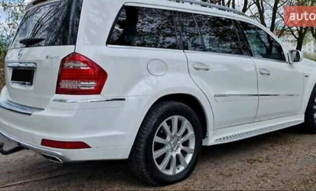 Белый Мерседес ГЛ-класс, объемом двигателя 2.99 л и пробегом 297 тыс. км за 16400 $, фото 5 на Automoto.ua