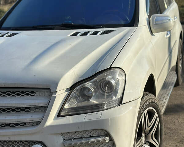 Белый Мерседес ГЛ-класс, объемом двигателя 4.66 л и пробегом 370 тыс. км за 19900 $, фото 5 на Automoto.ua