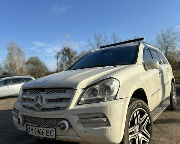 Белый Мерседес ГЛ-класс, объемом двигателя 4.66 л и пробегом 370 тыс. км за 19900 $, фото 4 на Automoto.ua