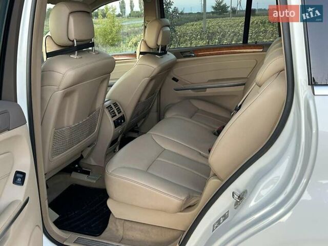 Белый Мерседес ГЛ-класс, объемом двигателя 2.99 л и пробегом 160 тыс. км за 18500 $, фото 6 на Automoto.ua