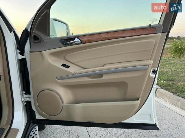 Белый Мерседес ГЛ-класс, объемом двигателя 2.99 л и пробегом 160 тыс. км за 18500 $, фото 10 на Automoto.ua