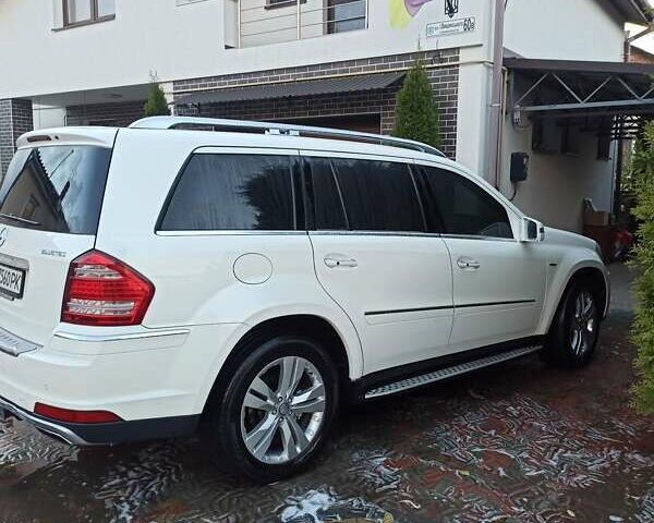 Мерседес ГЛ-класс 2011 в Городке на Automoto.ua Белый Мерседес ГЛ-класс, объемом двигателя 2.99 л и пробегом 221 тыс. км за 18700 $, фото 7 на Automoto.ua