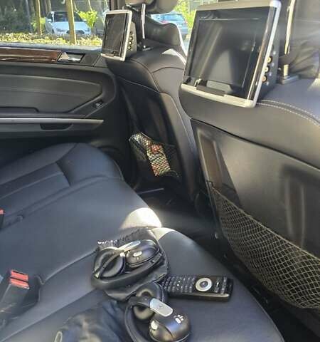 Мерседес ГЛ-класс 2011 в Львове на Automoto.ua Белый Мерседес ГЛ-класс, объемом двигателя 2.99 л и пробегом 385 тыс. км за 20000 $, фото 14 на Automoto.ua