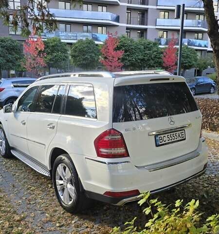 Мерседес ГЛ-класс 2011 в Львове на Automoto.ua Белый Мерседес ГЛ-класс, объемом двигателя 2.99 л и пробегом 385 тыс. км за 20000 $, фото 26 на Automoto.ua