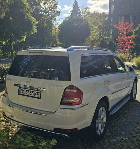 Мерседес ГЛ-класс 2011 в Львове на Automoto.ua Белый Мерседес ГЛ-класс, объемом двигателя 2.99 л и пробегом 385 тыс. км за 20000 $, фото 23 на Automoto.ua