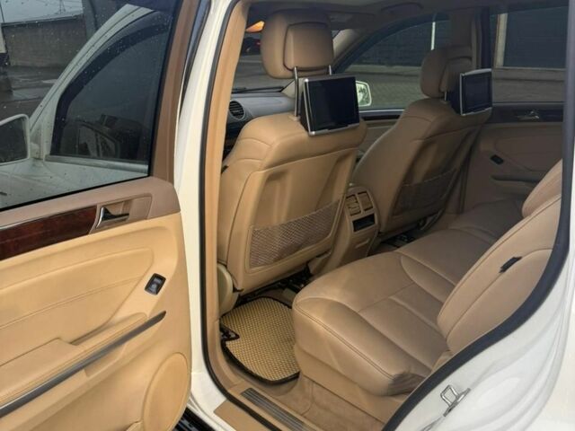 Белый Мерседес ГЛ-класс, объемом двигателя 3 л и пробегом 330 тыс. км за 19000 $, фото 1 на Automoto.ua