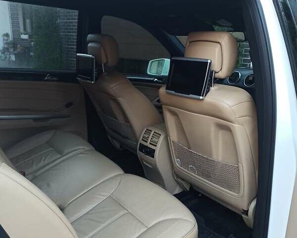 Мерседес ГЛ-класс 2011 в Городке на Automoto.ua Белый Мерседес ГЛ-класс, объемом двигателя 2.99 л и пробегом 221 тыс. км за 18700 $, фото 4 на Automoto.ua