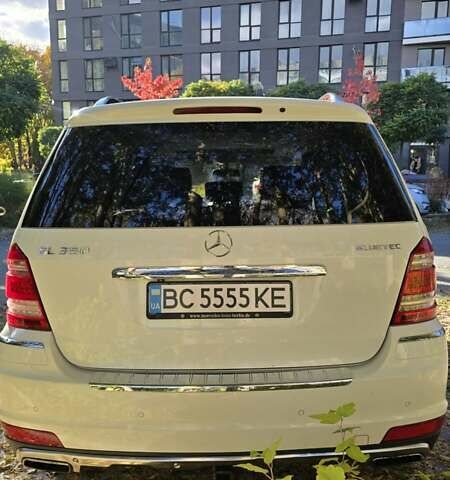 Мерседес ГЛ-класс 2011 в Львове на Automoto.ua Белый Мерседес ГЛ-класс, объемом двигателя 2.99 л и пробегом 385 тыс. км за 20000 $, фото 2 на Automoto.ua