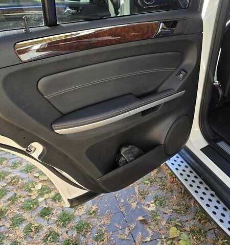 Мерседес ГЛ-класс 2011 в Львове на Automoto.ua Белый Мерседес ГЛ-класс, объемом двигателя 2.99 л и пробегом 385 тыс. км за 20000 $, фото 34 на Automoto.ua