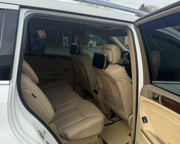 Белый Мерседес ГЛ-класс, объемом двигателя 2.99 л и пробегом 327 тыс. км за 19000 $, фото 10 на Automoto.ua