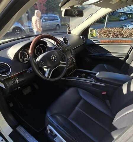 Мерседес ГЛ-класс 2011 в Львове на Automoto.ua Белый Мерседес ГЛ-класс, объемом двигателя 2.99 л и пробегом 385 тыс. км за 20000 $, фото 1 на Automoto.ua