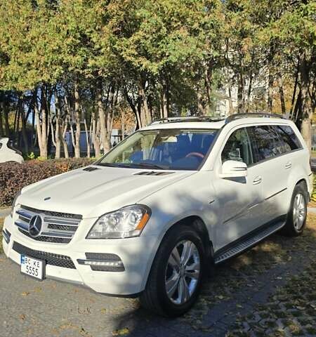 Мерседес ГЛ-класс 2011 в Львове на Automoto.ua Белый Мерседес ГЛ-класс, объемом двигателя 2.99 л и пробегом 385 тыс. км за 20000 $, фото 30 на Automoto.ua