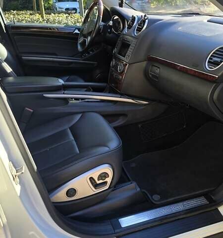 Мерседес ГЛ-класс 2011 в Львове на Automoto.ua Белый Мерседес ГЛ-класс, объемом двигателя 2.99 л и пробегом 385 тыс. км за 20000 $, фото 15 на Automoto.ua