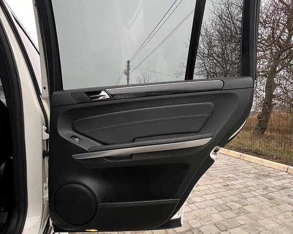 Белый Мерседес ГЛ-класс, объемом двигателя 2.99 л и пробегом 220 тыс. км за 21000 $, фото 28 на Automoto.ua