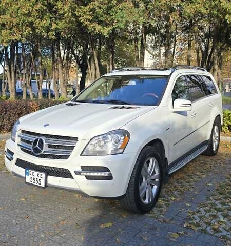 Мерседес ГЛ-класс 2011 в Львове на Automoto.ua Белый Мерседес ГЛ-класс, объемом двигателя 2.99 л и пробегом 385 тыс. км за 20000 $, фото 22 на Automoto.ua