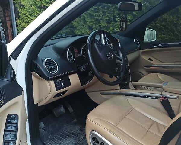 Мерседес ГЛ-класс 2011 в Городке на Automoto.ua Белый Мерседес ГЛ-класс, объемом двигателя 2.99 л и пробегом 221 тыс. км за 18700 $, фото 3 на Automoto.ua