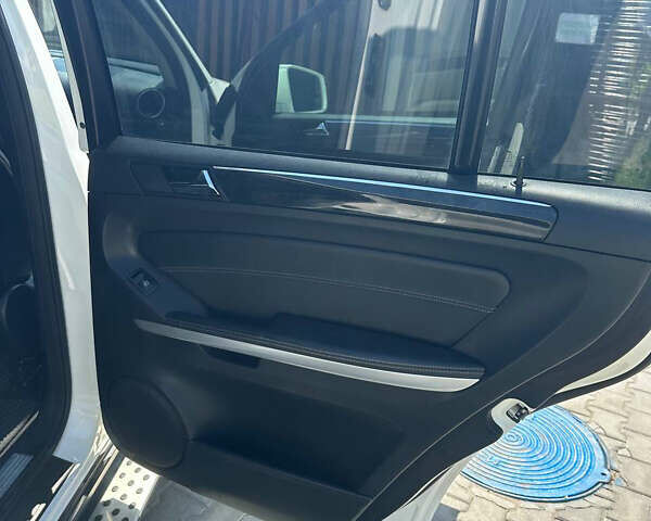 Білий Мерседес ГЛ-Клас, об'ємом двигуна 2.99 л та пробігом 170 тис. км за 17000 $, фото 3 на Automoto.ua