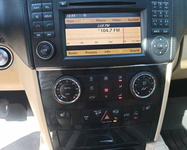 Мерседес ГЛ-класс 2011 в Городке на Automoto.ua Белый Мерседес ГЛ-класс, объемом двигателя 2.99 л и пробегом 221 тыс. км за 18700 $, фото 13 на Automoto.ua