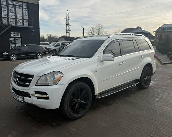 Белый Мерседес ГЛ-класс, объемом двигателя 2.99 л и пробегом 327 тыс. км за 19000 $, фото 1 на Automoto.ua