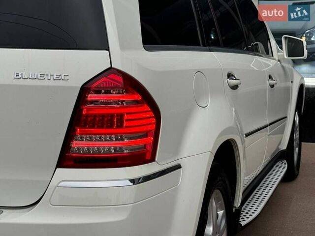 Белый Мерседес ГЛ-класс, объемом двигателя 3 л и пробегом 272 тыс. км за 17500 $, фото 11 на Automoto.ua