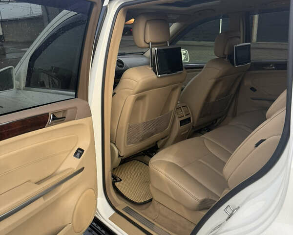 Белый Мерседес ГЛ-класс, объемом двигателя 2.99 л и пробегом 327 тыс. км за 19000 $, фото 12 на Automoto.ua