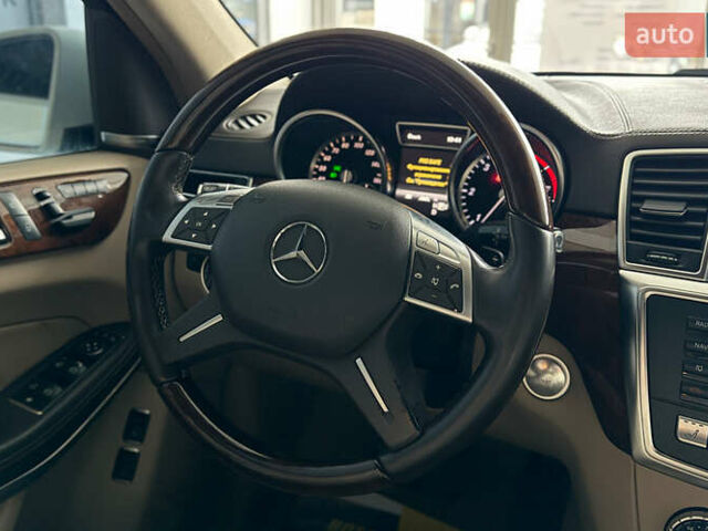 Белый Мерседес ГЛ-класс, объемом двигателя 3 л и пробегом 235 тыс. км за 24900 $, фото 19 на Automoto.ua