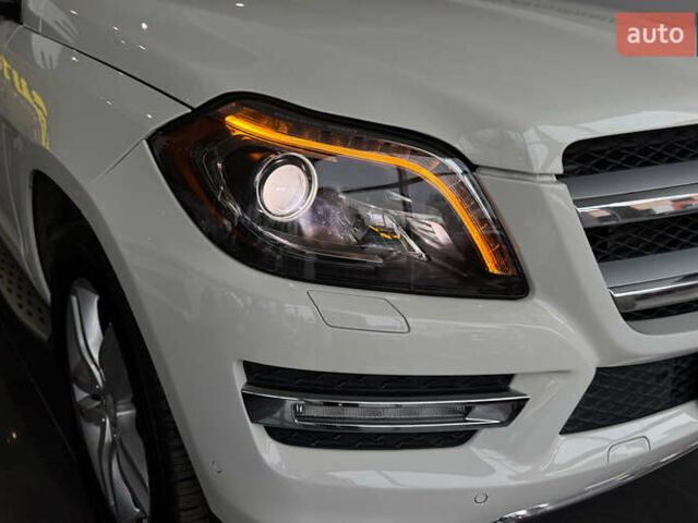 Белый Мерседес ГЛ-класс, объемом двигателя 3 л и пробегом 235 тыс. км за 24900 $, фото 1 на Automoto.ua